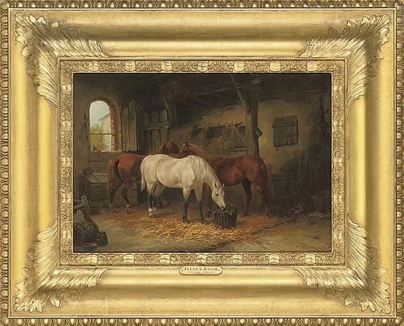 Tre cavalli in una stalla